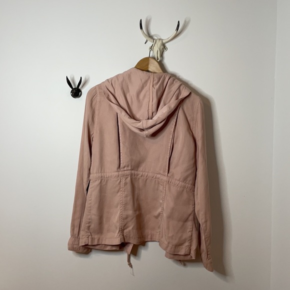 Silky light and flowy hooded jacket from DesignLab - Picture 2 of 6